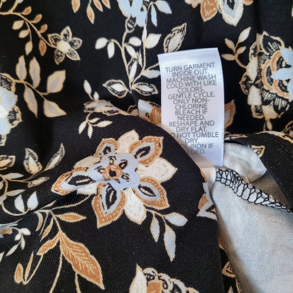 J. Jill Wearever NWOT V-Neck Black Paisley Print Top - Picture 9 of 10